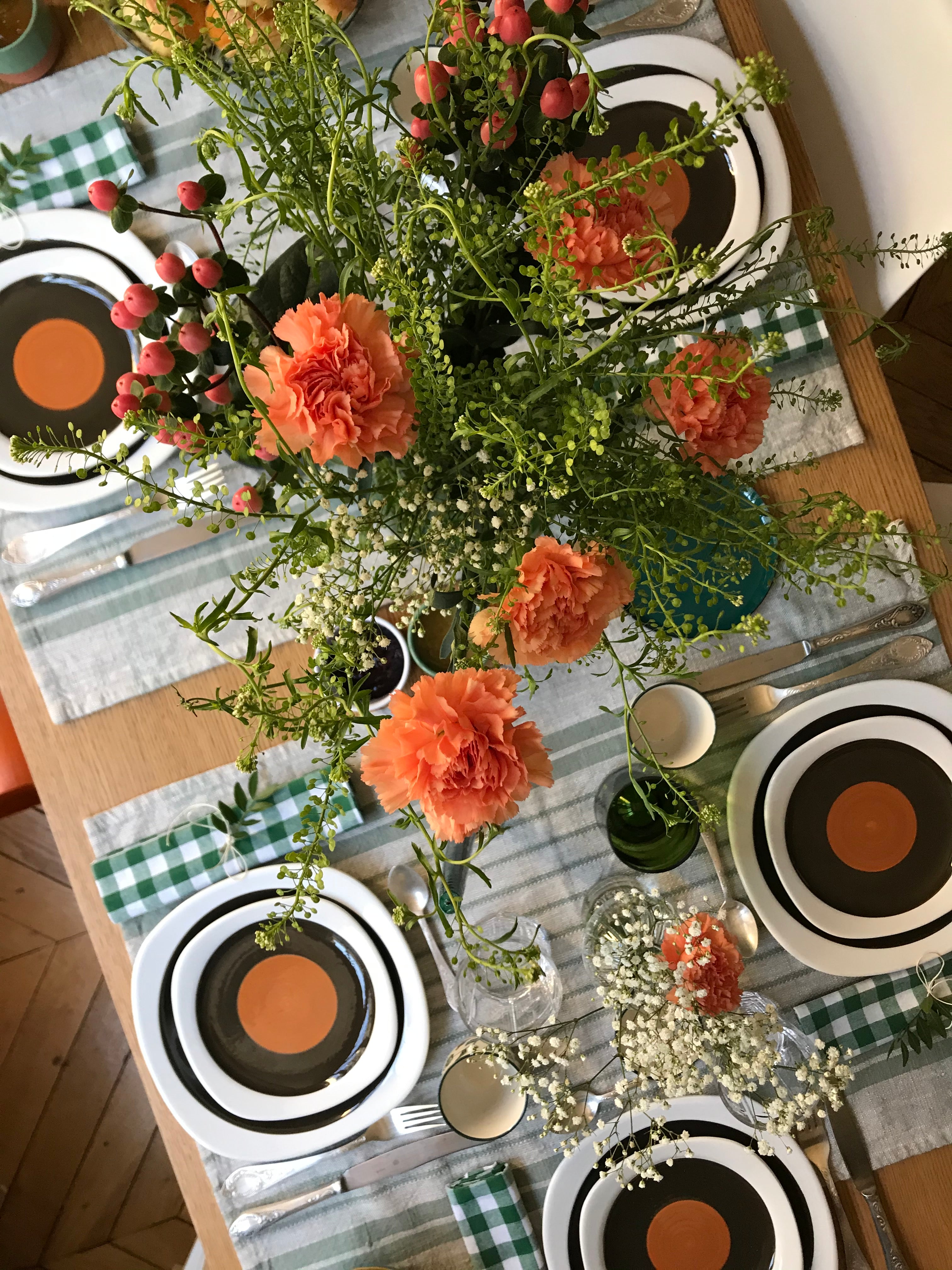 Une déco de table 70’s pour un repas aux notes vintage !