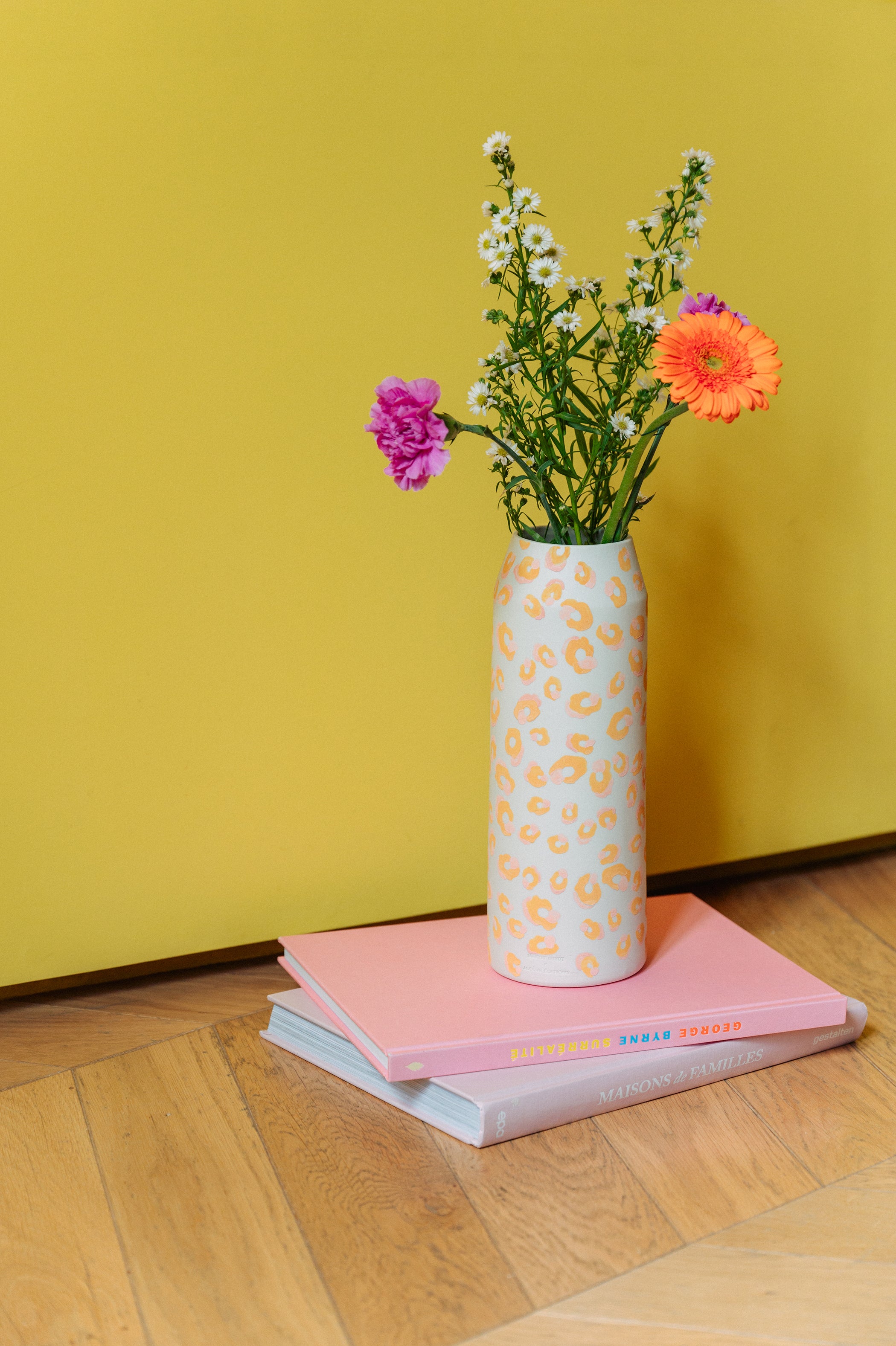 Vase haut motif léopard jaune et rose - ALMA
