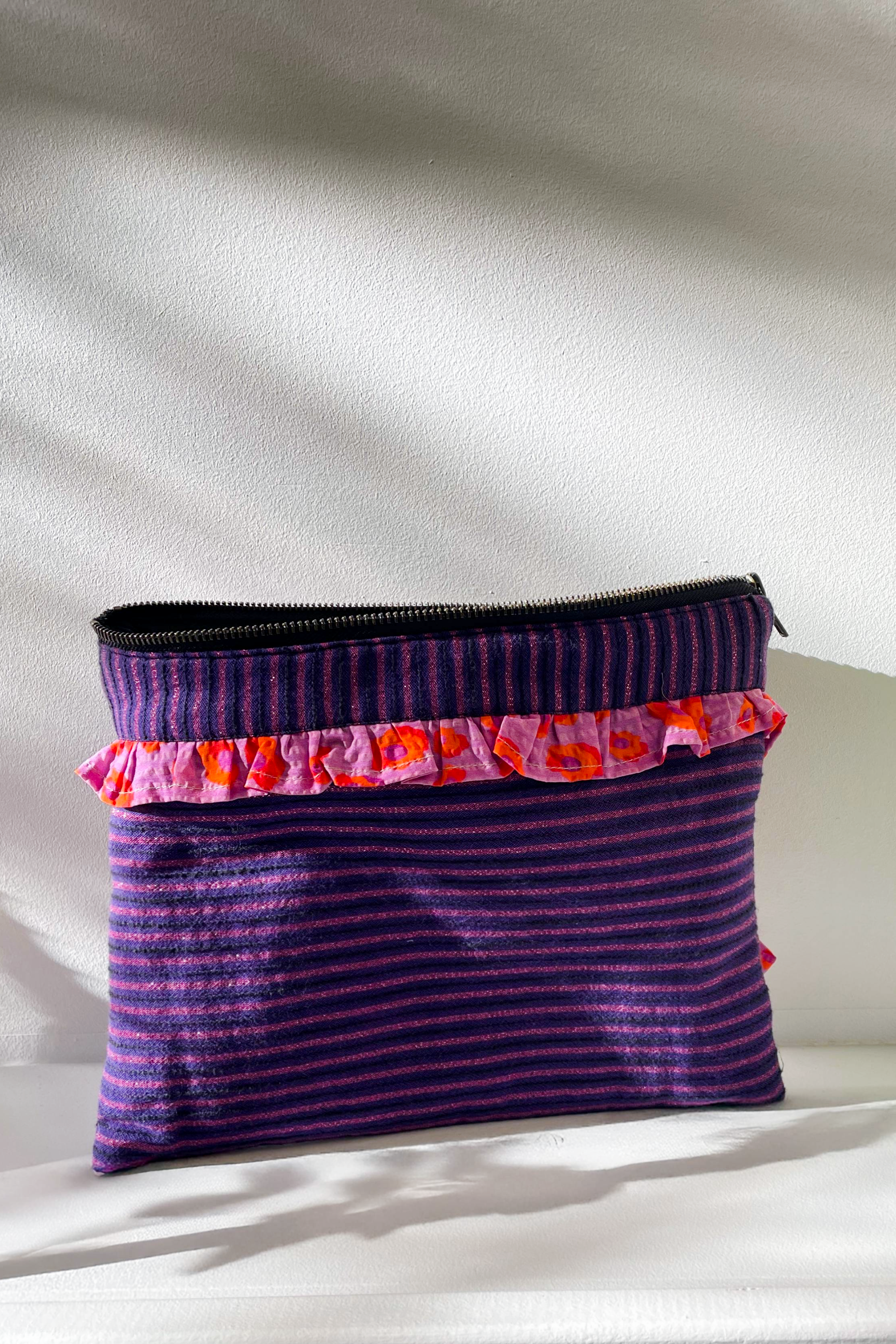 Trousse plate violette et froufou léopard rose