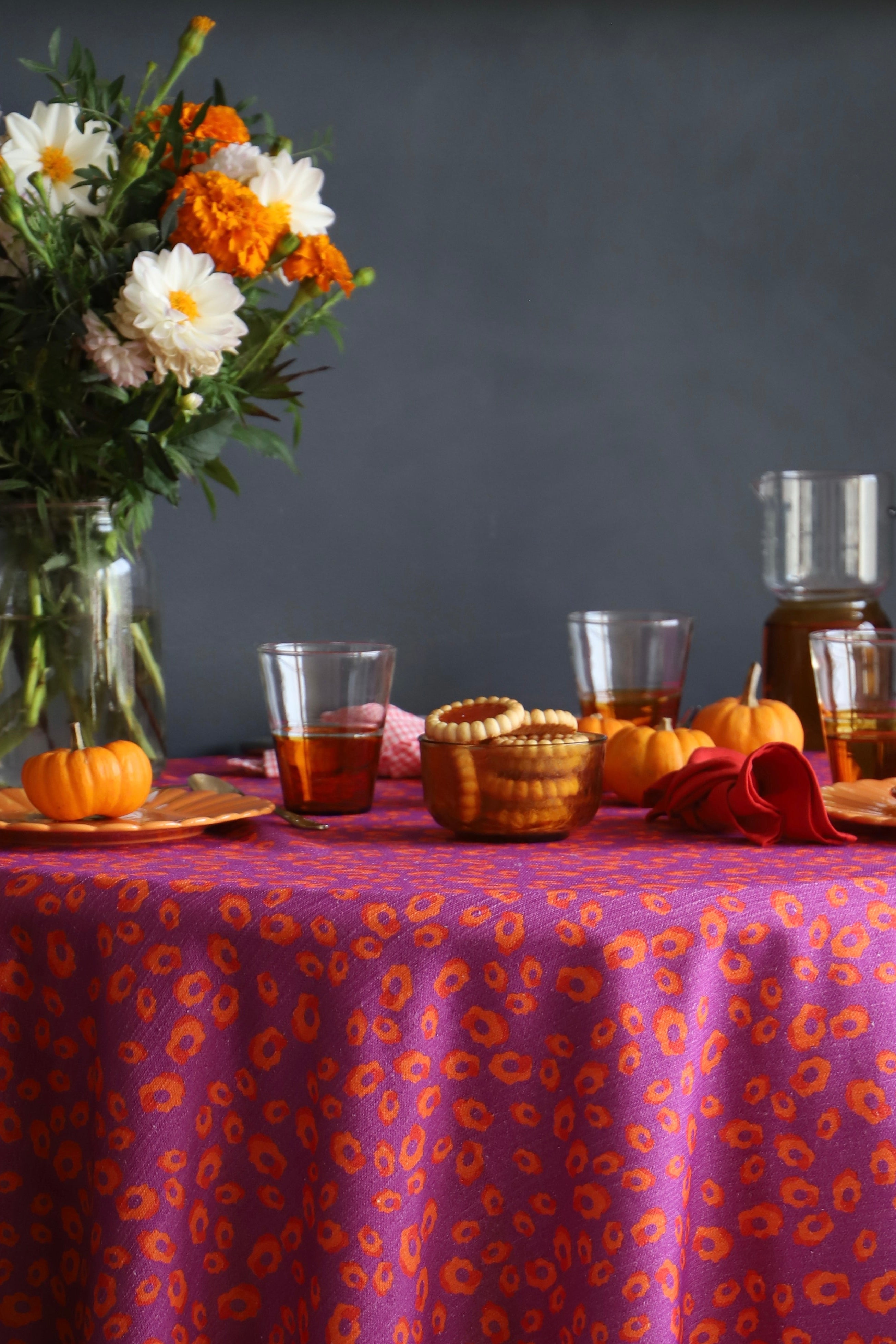 Nappe violette motif orangé - cannelle corsée