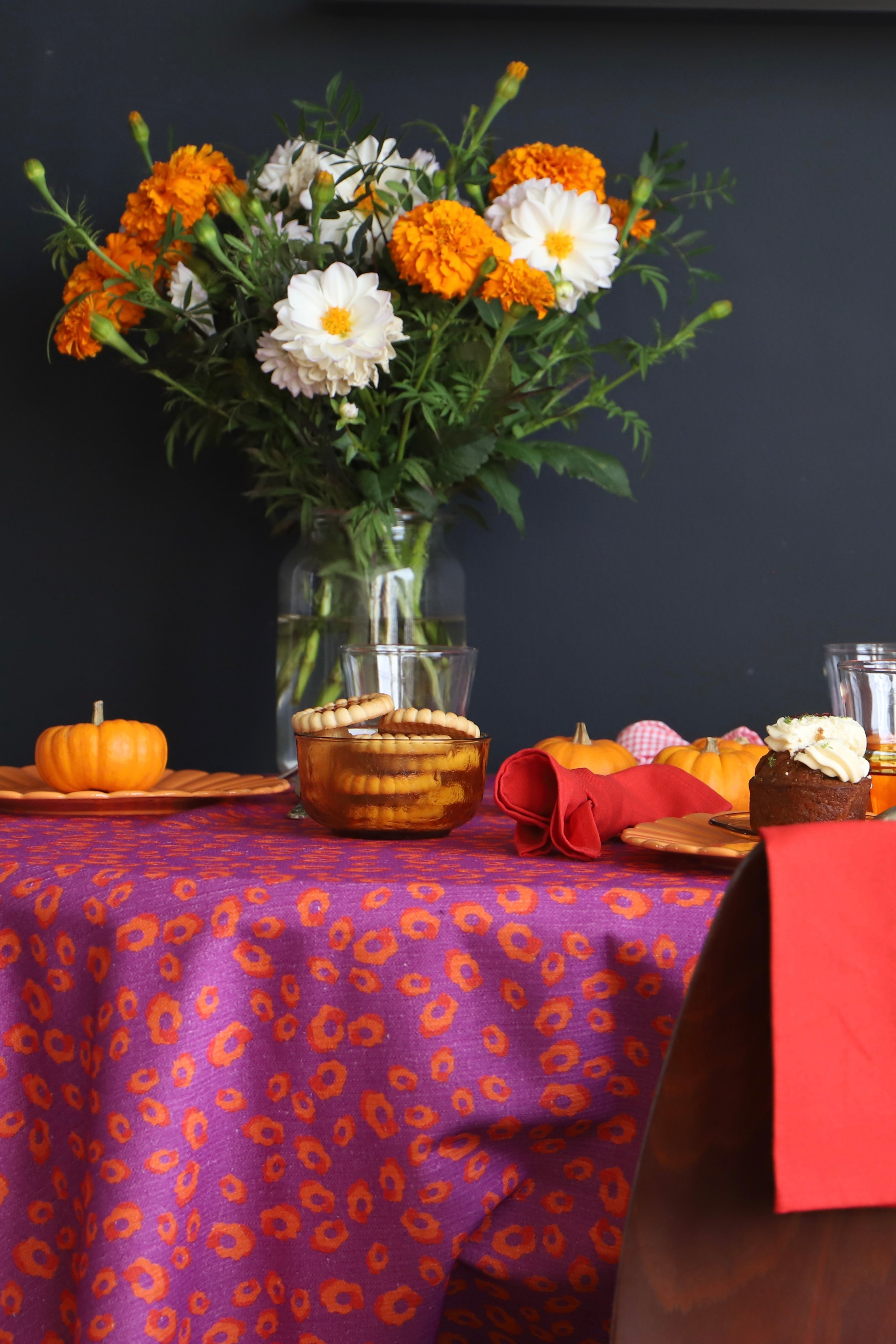 Nappe violette motif orangé - cannelle corsée