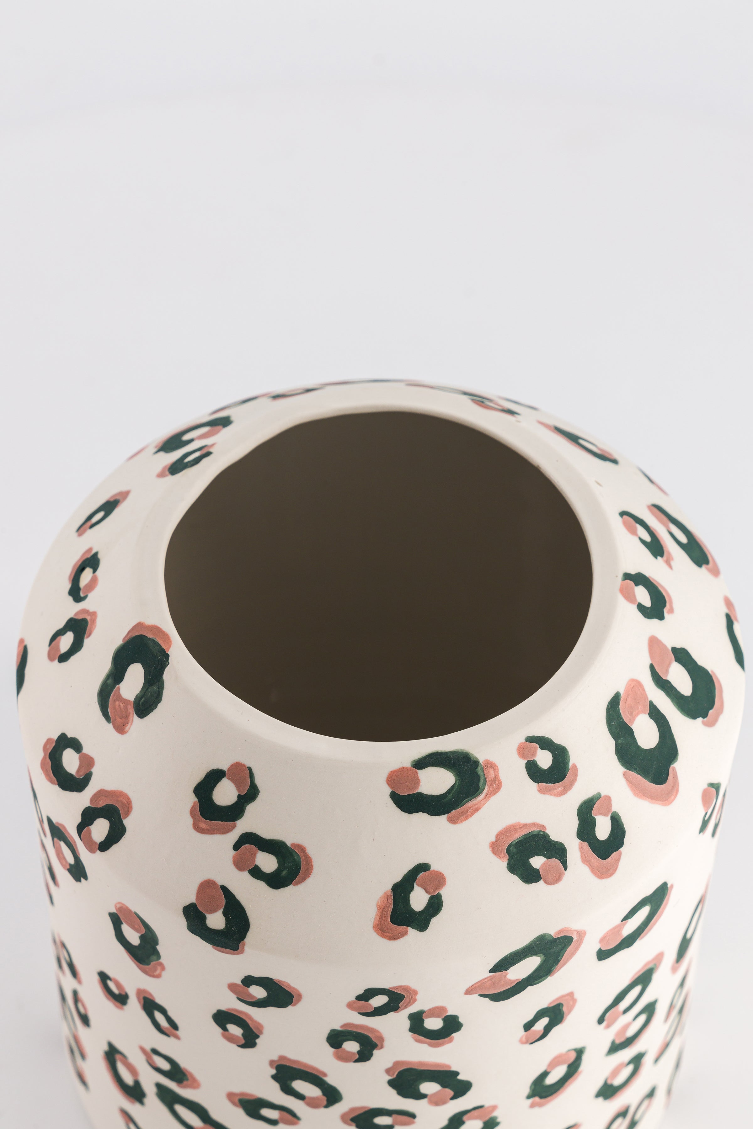 Vase bas motif léopard vert et rose - ALMA