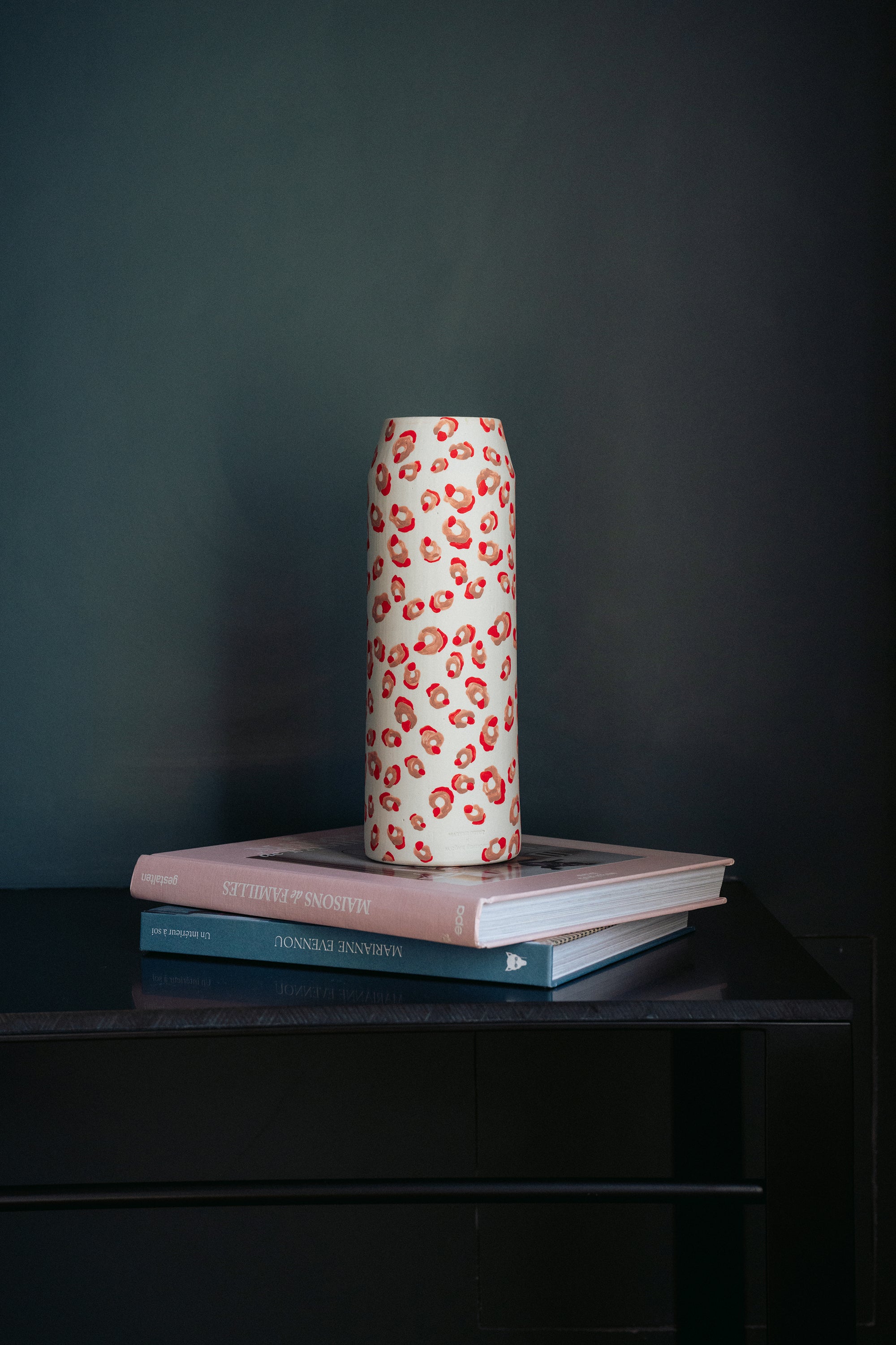 Vase haut motif léopard rouge et rose - ALMA