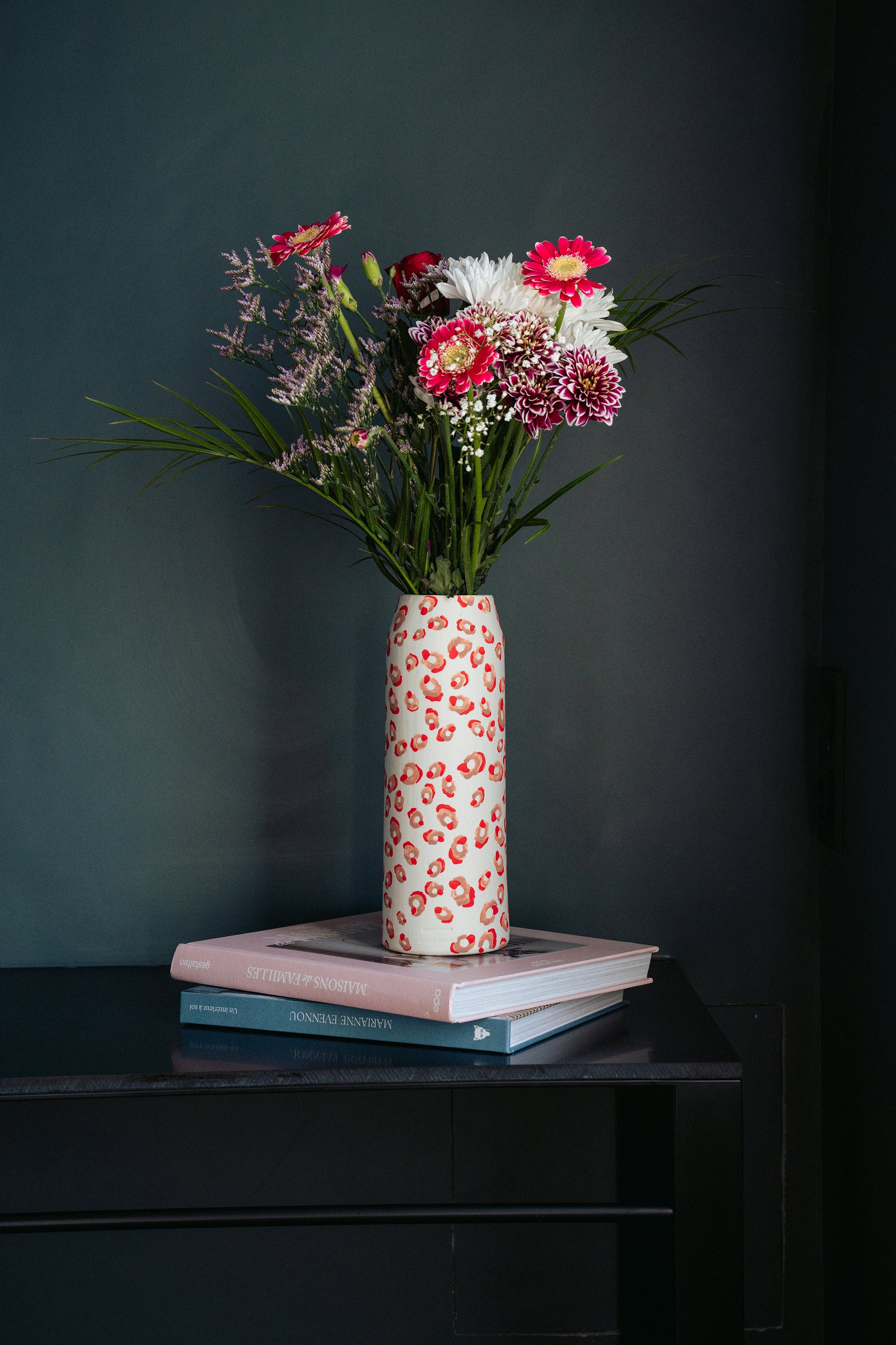 Vase haut motif léopard rouge et rose - ALMA