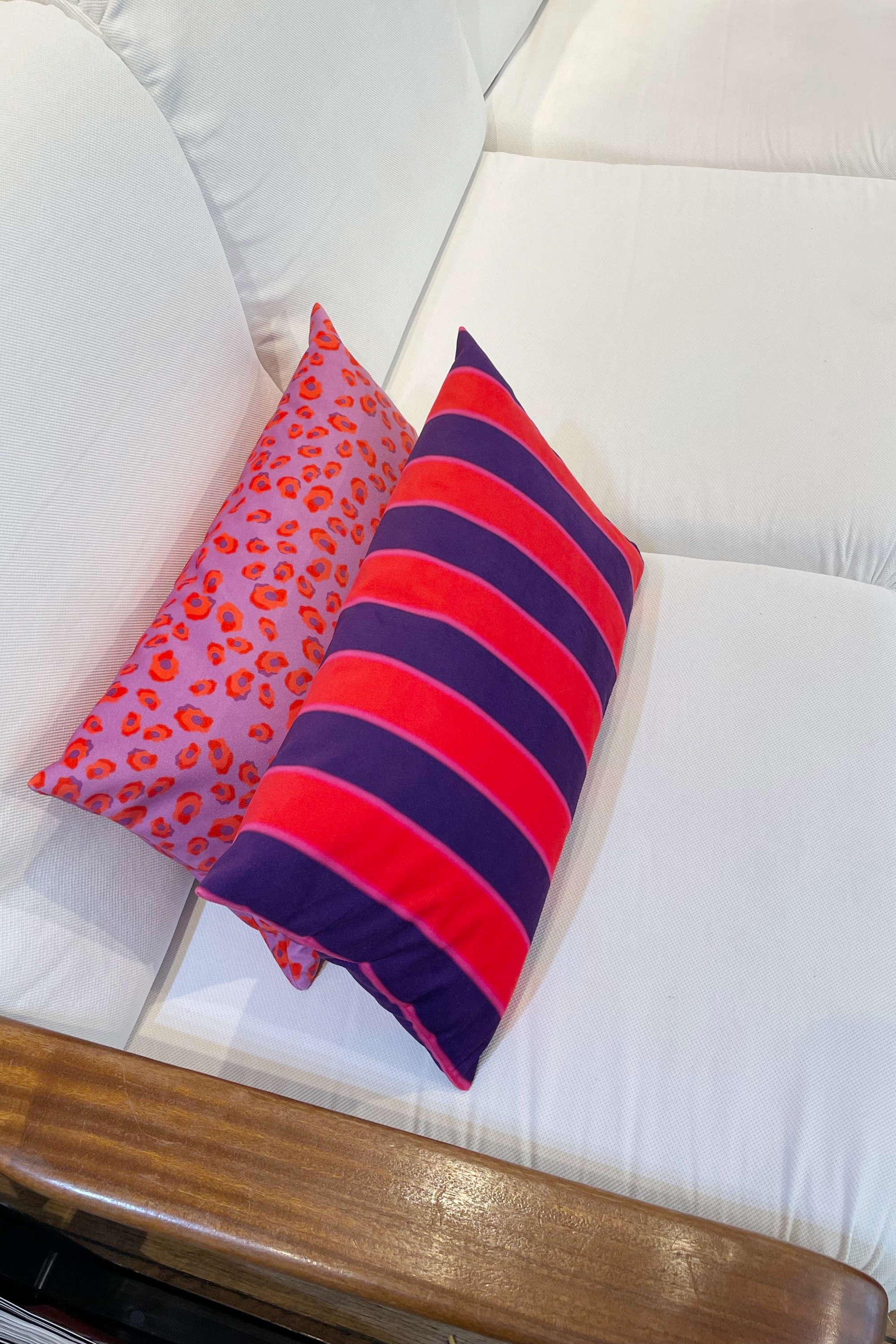 Paul - Coussin velours rayé violet et fuchsia
