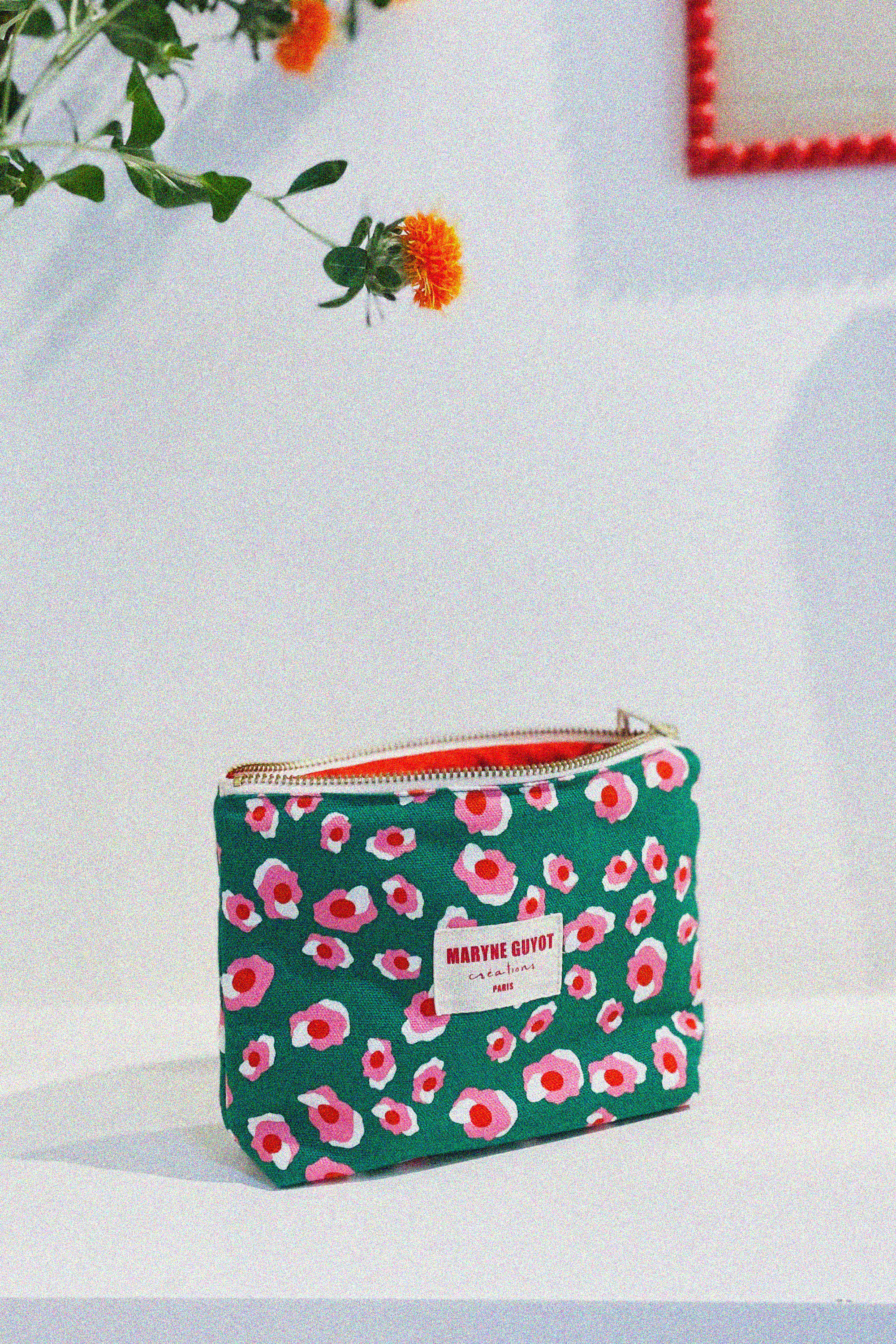 Pochette beauté motif léopard vert