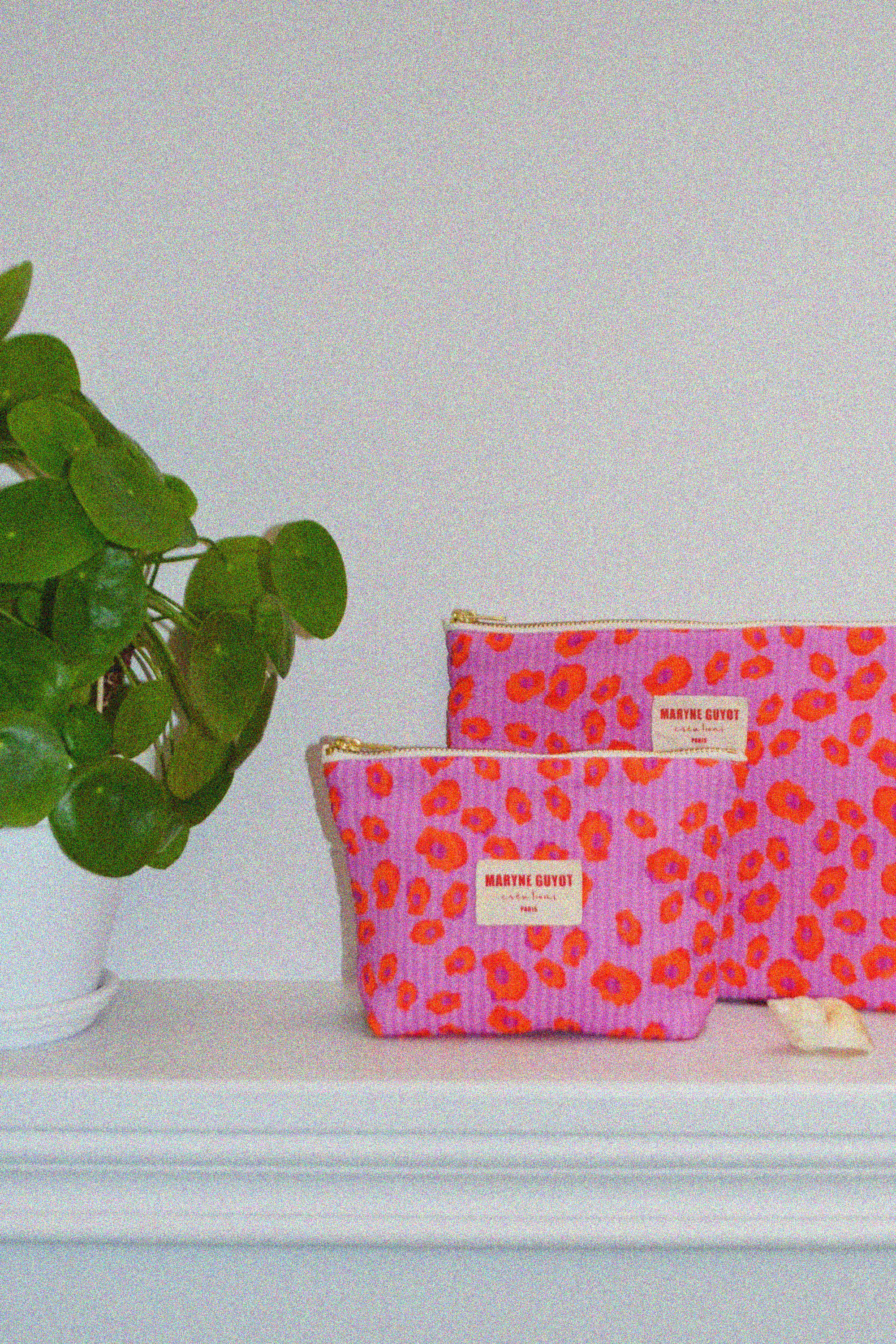 Pochette beauté motif léopard violet